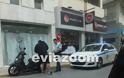 Χαλκίδα: Αστυνομικός πάρκαρε το περιπολικό σε διάβαση πεζών πάνω στο δρόμο για να διενεργήσει τροχονομικό έλεγχο σε νεαρό δικυκλιστή (ΦΩΤΟ) - Φωτογραφία 2