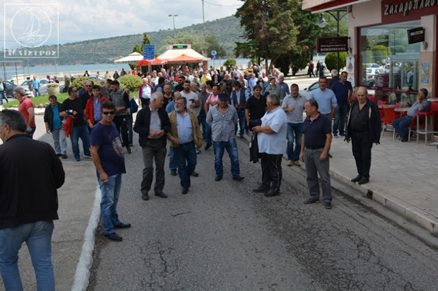 Ολοκληρώθηκε πριν λίγο η κινητοποίηση αγροτών στον Κόμβο Αμφιλοχίας (ΦΩΤΟ-ΒΙΝΤΕΟ) - Φωτογραφία 34