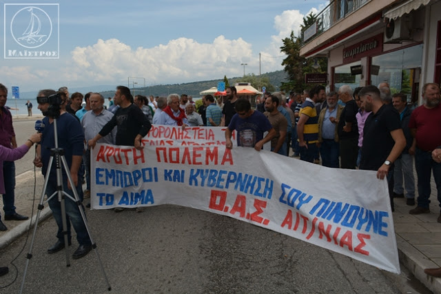 Ολοκληρώθηκε πριν λίγο η κινητοποίηση αγροτών στον Κόμβο Αμφιλοχίας (ΦΩΤΟ-ΒΙΝΤΕΟ) - Φωτογραφία 39