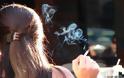 Χανιά:Οι πιτσιρικάδες σβήνουν το τσιγάρο - Μένει να εφαρμοστεί ο αντικαπνιστικός νόμος - Φωτογραφία 1