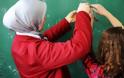 Γερμανία: Δικαστήριο απαγόρευσε σε δασκάλα να φορά μαντίλα στην τάξη