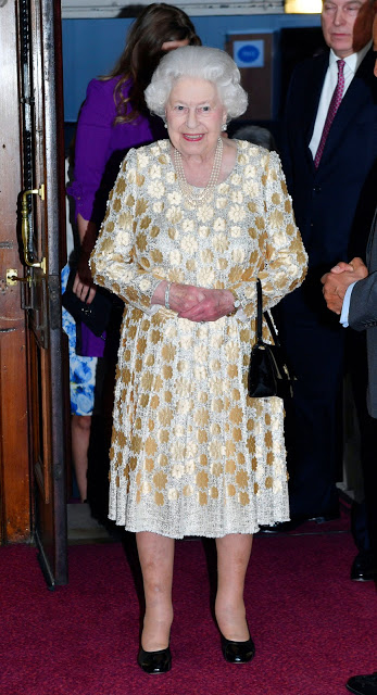 Ο λόγος που η βασίλισσα Ελισάβετ δεν φοράει παντελόνι σε δημόσια εμφάνιση - Η μοναδική φορά που φόρεσε και γιατί [photos] - Φωτογραφία 4