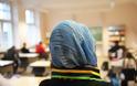 Το Βερολίνο είπε «Nein»: Απαγορεύεται να φορούν μαντίλα οι δάσκαλοι