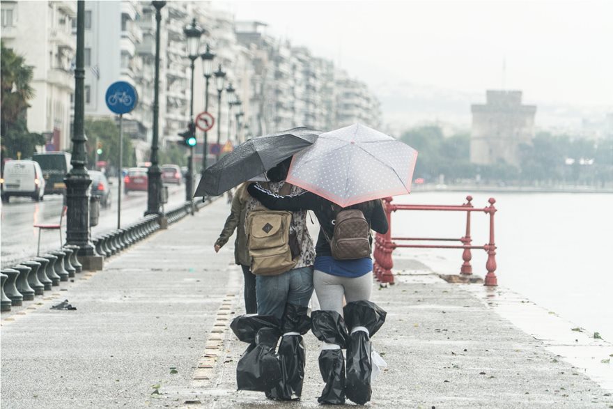 Εικόνες καταστροφής μετά τη θεομηνία στη Θεσσαλονίκη - Φωτογραφία 13