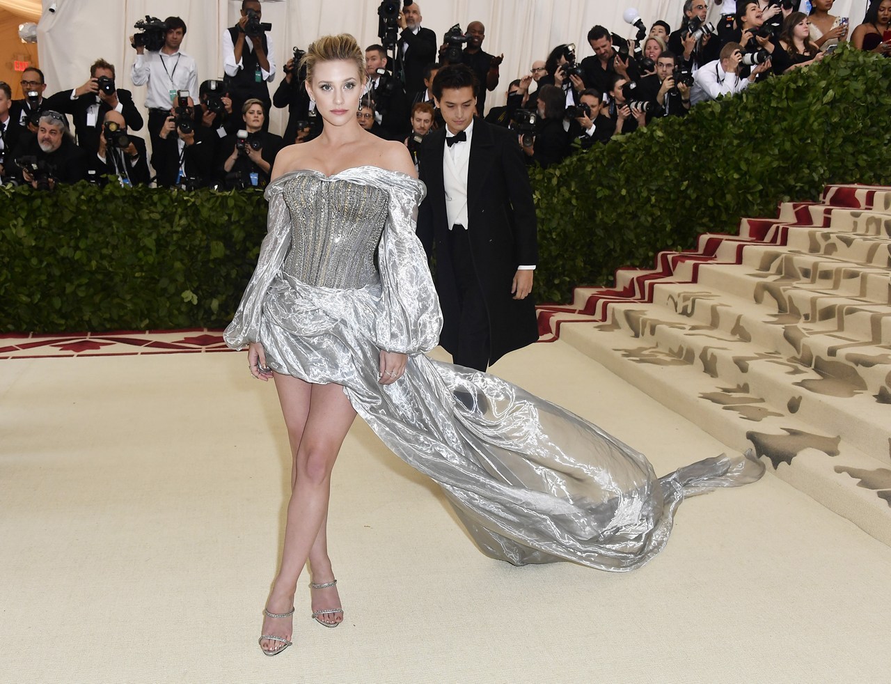 Οι celebrities που επέλεξαν δημιουργίες H&M στο Met Gala - Φωτογραφία 4