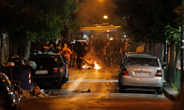 Νέα σοβαρά επεισόδια μεταξύ οπαδών του ΠΑΟΚ και της ΑΕΚ χθες βράδυ [8 photos] - Φωτογραφία 2