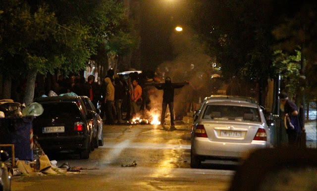 Νέα σοβαρά επεισόδια μεταξύ οπαδών του ΠΑΟΚ και της ΑΕΚ χθες βράδυ [8 photos] - Φωτογραφία 3