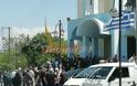 Αίγιο: Οδύνη και σπαραγμός στην κηδεία του 44χρονου αγρότη Παναγιώτη Τσαρούχη - Φωτογραφία 2