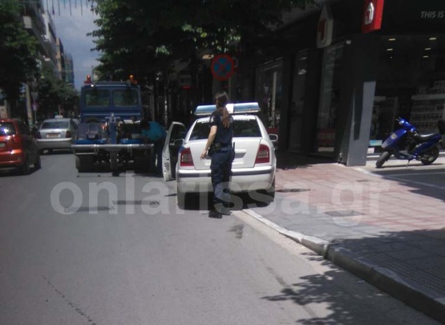Τροχαίο στο κέντρο της Λάρισας με δύο περιπολικά που… τράκαραν μεταξύ τους - Φωτογραφία 6
