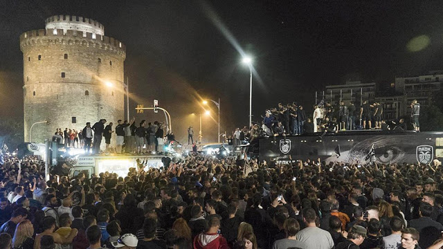 Αποθέωση για τους Κυπελλούχους του ΠΑΟΚ - Πανηγυρισμοί μέχρι τα ξημερώματα! (ΦΩΤΟ & ΒΙΝΤΕΟ) - Φωτογραφία 4