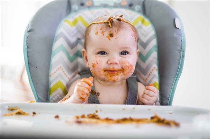 Πώς θα μάθετε στο μωρό να τρώει μόνο του σιγά σιγά - Φωτογραφία 1