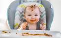 Πώς θα μάθετε στο μωρό να τρώει μόνο του σιγά σιγά