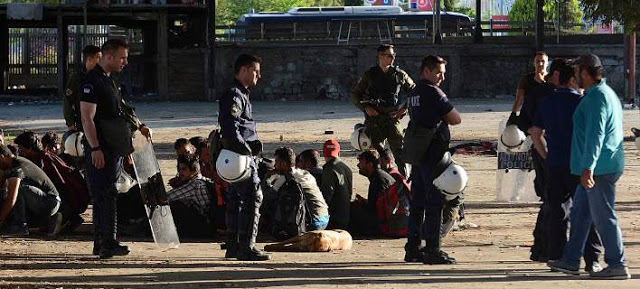 Οι συνδικαλιστές αστυνομικοί της Πάτρας «δικαιωμένοι» μετά την επιχείρηση εκκένωσης χώρων μεταναστών - Φωτογραφία 1