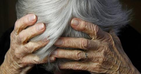 Νύχτα τρόμου για 92χρονη που βασανίστηκε από ληστές στο σπίτι της στη Γλυφάδα - Απείλησαν να τη σκοτώσουν, αν δεν τους έδινε χρήματα - Φωτογραφία 1