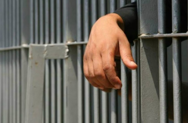 Στη φυλακή ο επχιειρηματίας που είχε πάει διακοπές με 14χρονη - Φωτογραφία 1