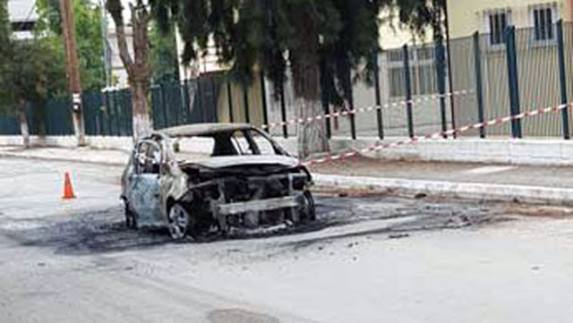 Εύβοια: Ανατίναξαν ΑΤΜ, διέλυσαν το σούπερ μάρκετ και έφυγαν με χρήματα – Έκαψαν το αυτοκίνητό τους - Φωτογραφία 2