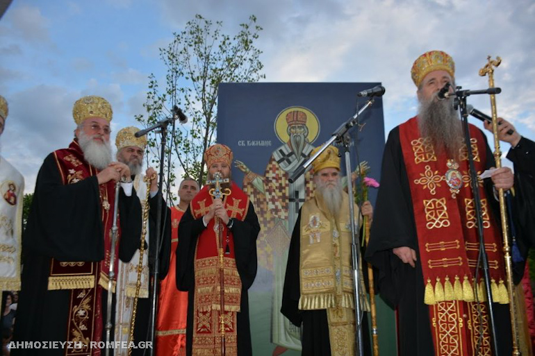 Μια ολόκληρη πόλη συμμετείχε στην Λιτανεία του Αγίου Βασιλείου του Οστρόγκ - Φωτογραφία 15