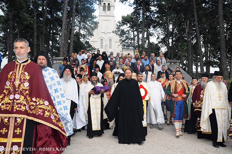 Μια ολόκληρη πόλη συμμετείχε στην Λιτανεία του Αγίου Βασιλείου του Οστρόγκ - Φωτογραφία 4