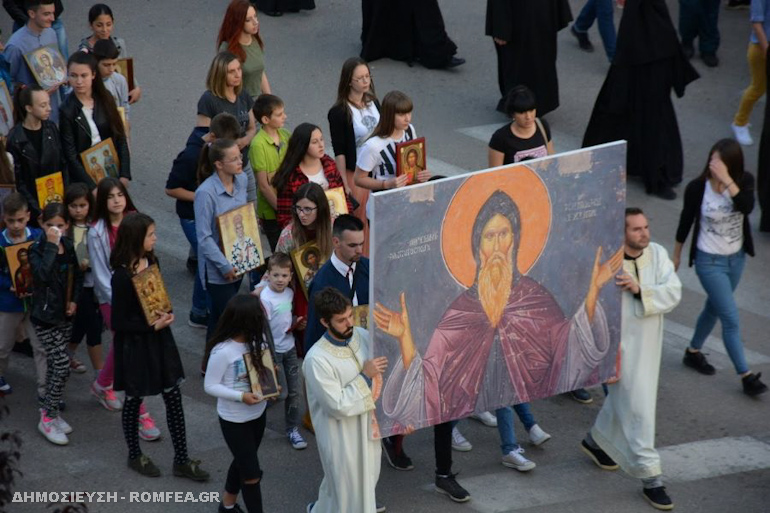 Μια ολόκληρη πόλη συμμετείχε στην Λιτανεία του Αγίου Βασιλείου του Οστρόγκ - Φωτογραφία 7