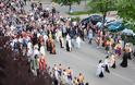 Μια ολόκληρη πόλη συμμετείχε στην Λιτανεία του Αγίου Βασιλείου του Οστρόγκ - Φωτογραφία 12