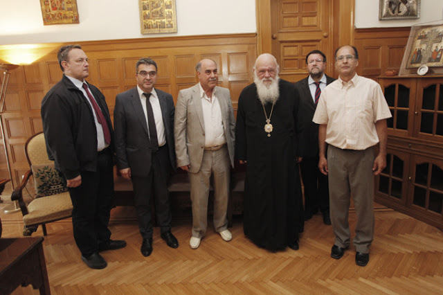 Συνάντηση μελών της ΠΕΘ με τον Αρχιεπίσκοπο Ιερώνυμο - Φωτογραφία 1