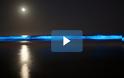 Η «απίστευτη» βιοφωταύγεια δίνει στην Καλιφόρνια μια απόκοσμη μπλε λάμψη [video]