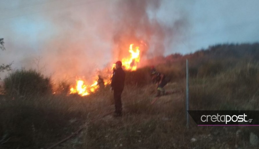 Συναγερμός στην Πυροσβεστική λόγω φωτιάς στον καταυλισμό των Ρομά - Φωτογραφία 1