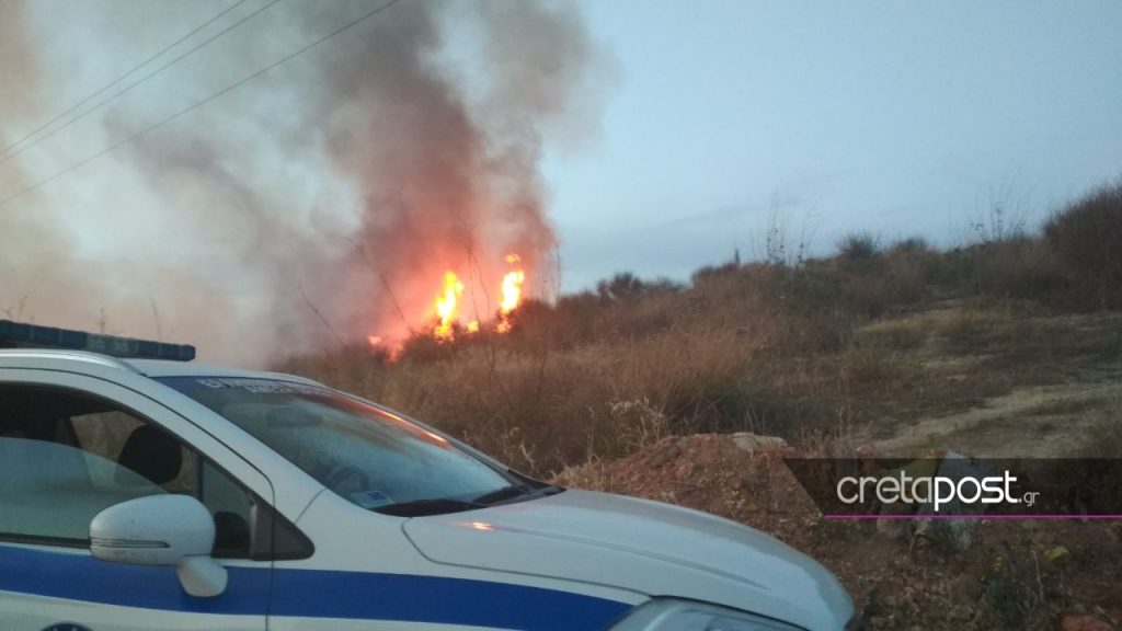 Συναγερμός στην Πυροσβεστική λόγω φωτιάς στον καταυλισμό των Ρομά - Φωτογραφία 2