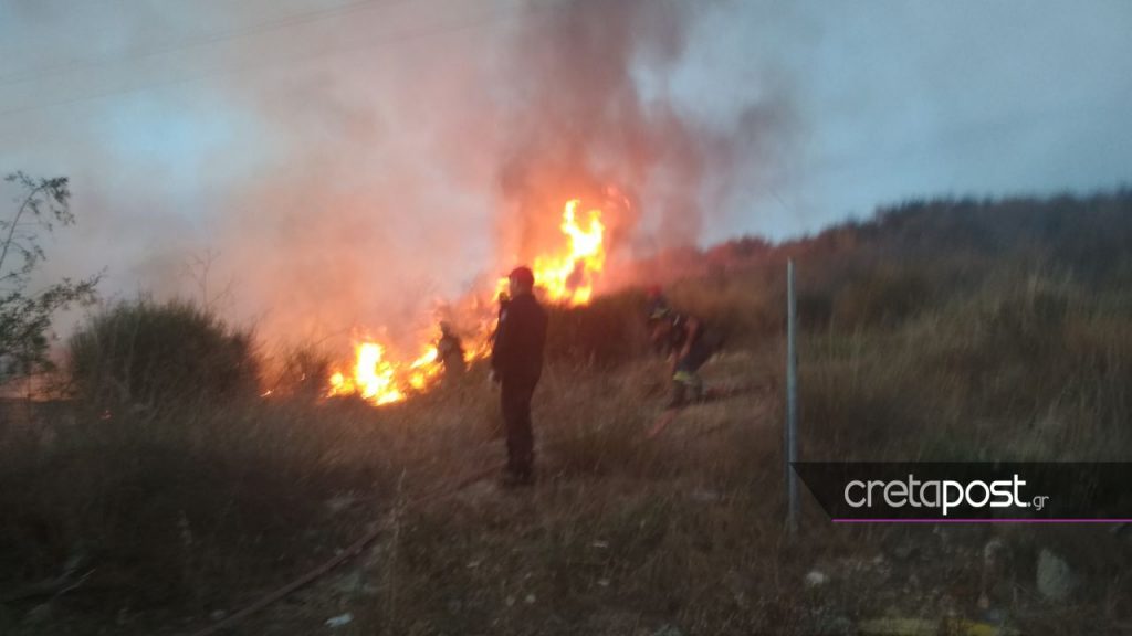 Συναγερμός στην Πυροσβεστική λόγω φωτιάς στον καταυλισμό των Ρομά - Φωτογραφία 3