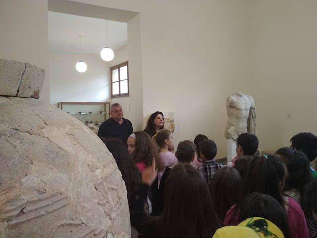 Επίσκεψη μαθητών (2ο Δημοτικό Βόνιτσας, Δημοτικό Μοναστηρακίου και Θυρρείου) στο Αρχαιολογικό Μουσείο Θυρρείου για την διεθνή ημέρα μουσείων - Φωτογραφία 4