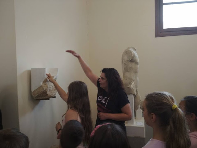 Επίσκεψη μαθητών (2ο Δημοτικό Βόνιτσας, Δημοτικό Μοναστηρακίου και Θυρρείου) στο Αρχαιολογικό Μουσείο Θυρρείου για την διεθνή ημέρα μουσείων - Φωτογραφία 6
