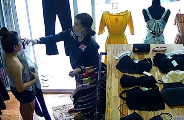 Τι μπορεί να συμβεί από το πουθενά σε ένα μαγαζί με γυναικεία ρούχα [video] - Φωτογραφία 1