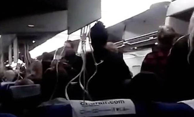 Θρίλερ στον αέρα: Αεροπλάνο έπεσε 30.000 πόδια σε πέντε λεπτά – Δείτε το βίντεο του τρόμου - Φωτογραφία 1