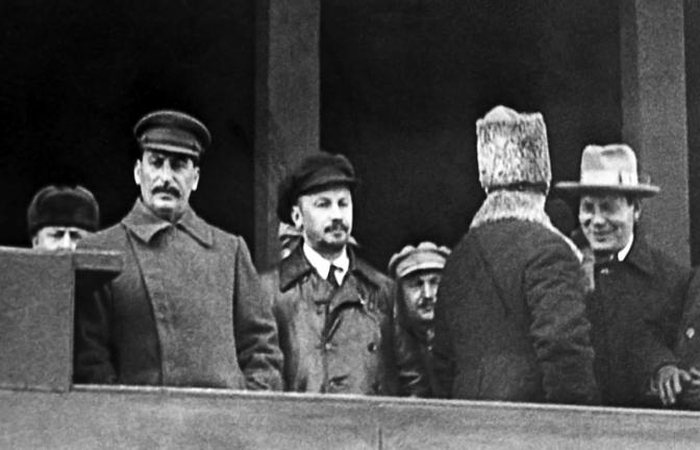 Η εκτέλεση του σοβιετικού στελέχους Νικολάι Μπουχάριν κατά τις μεγάλες εκκαθαρίσεις. Τα γράμματα στον Στάλιν και η διαπόμπευσή του πριν τη δίκη - Φωτογραφία 1