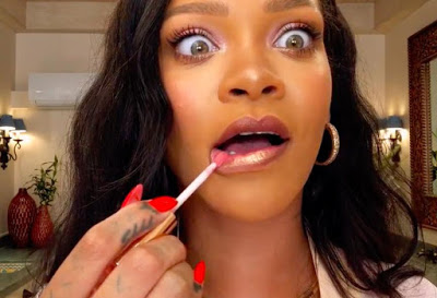 H Rihanna σου δείχνει πως βάφεται σε 10 λεπτά σε ένα διασκεδαστικό βίντεο - Φωτογραφία 1
