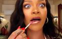 H Rihanna σου δείχνει πως βάφεται σε 10 λεπτά σε ένα διασκεδαστικό βίντεο