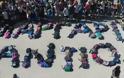 Συγκλόνισαν οι συμμαθητές της 14χρονης που έχασε τη μάχη με τη ζωή - Έγραψαν μήνυμα με τις σχολικές τους τσάντες - Μαργαρίτα αντίο...
