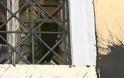 Εισβολή του Ρουβίκωνα στο ΣτΕ με μπογιές - Σπασμένα τζάμια και φθορές ο απολογισμός της επίθεσης [photos] - Φωτογραφία 4