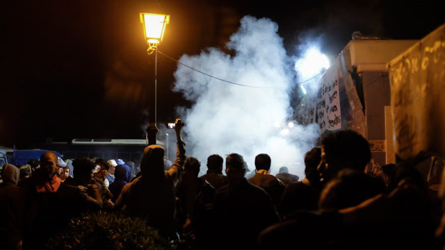 Σκαραμαγκάς - 'Εστειλαν 6 αστυνομικούς απέναντι σε 200 μετανάστες! - Φωτογραφία 1