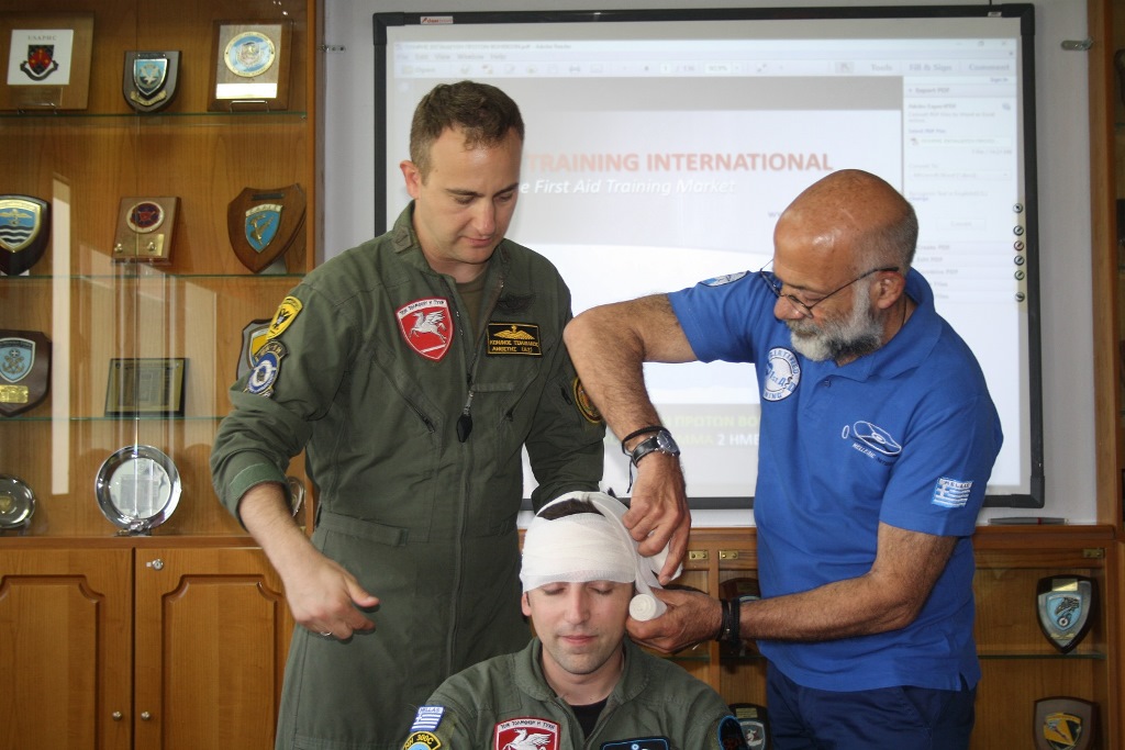 Εκπαίδευση στις A' Βοήθειες και στον Απεγκλωβισμό Προσωπικού από Ελικόπτερο στη ΣΑΣ (13 ΦΩΤΟ) - Φωτογραφία 6