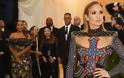 Στοιχηματίζουμε ότι δεν έχεις ξαναδεί μεγαλύτερο σκίσιμο σε φόρεμα από αυτό της Jennifer Lopez - Φωτογραφία 1