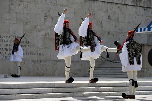 Οι θεϊκοί γίγαντες με τις φουστανέλες - Δείτε εικόνες από τα άδυτα της προεδρικής φρουράς... [photos] - Φωτογραφία 2