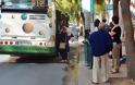 ΙΧ έπεσε σε στάση λεωφορείου στη Μεταμόρφωση-Τρεις τραυματίες, ο ένας σοβαρά