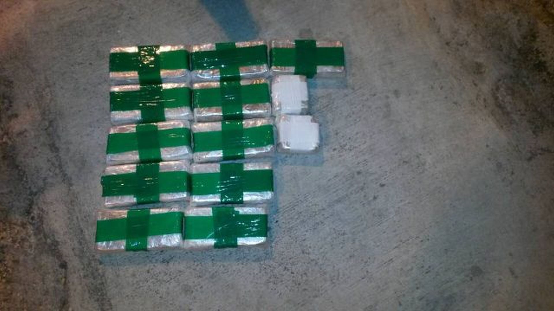 Νέα παρτίδα ναρκωτικών στη Ηγουμενίτσα - 6,5 κιλά ηρωϊνη στο σασί αυτοκινήτου εντόπισε το Λιμενικό (βίντεο--φωτό) - Φωτογραφία 4