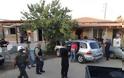 Αθίγγανοι επιτέθηκαν και τραυμάτισαν αστυνομικούς κατά την «επιχείρηση σκούπα» σε καταυλισμό της Θήβας- Έσπασαν περιπολικό