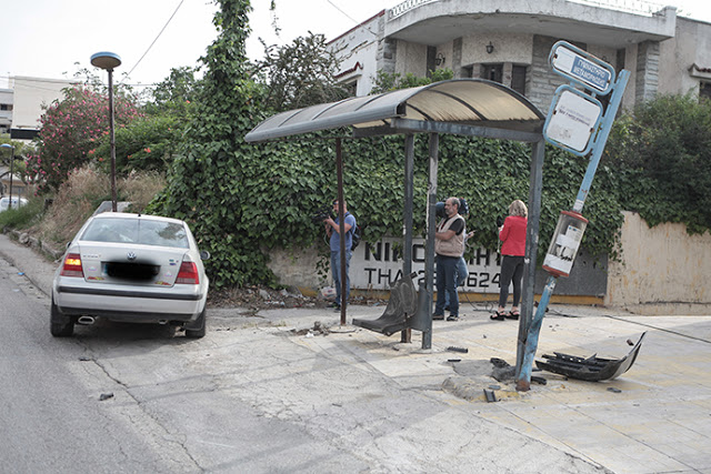 Απίστευτο τροχαίο: Αυτοκίνητο έπεσε σε στάση λεωφορείου – Ένας νεκρός! (ΦΩΤΟ & ΒΙΝΤΕΟ) - Φωτογραφία 2