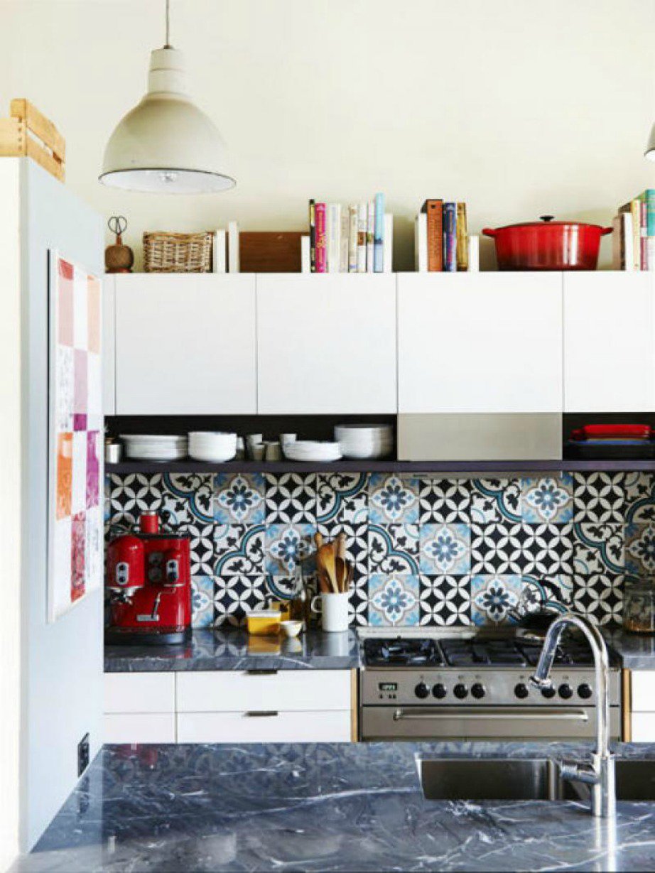 5 πρωτότυποι τρόποι για να διακοσμήσετε τον χώρο πάνω από τα ντουλάπια της κουζίνας - Φωτογραφία 2