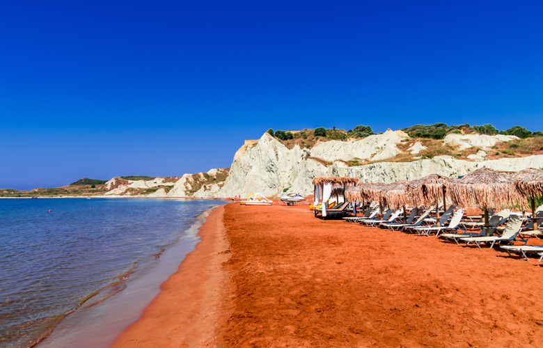 Ποια είναι η πορτοκαλί παραλία του Ιονίου που υπόσχεται ένα εξωτικό καλοκαίρι; - Φωτογραφία 1