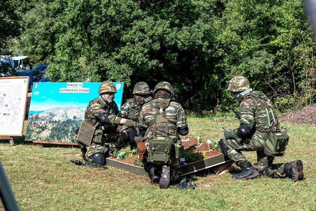 Αρχηγός ΓΕΣ και Δκτης Γ'ΣΣ  σε Άσκηση Συγκροτήματος Μ/K ΛΠΖ (ΤΑΜΣ «ΠΙΝΔΟΣ») - Φωτογραφία 12