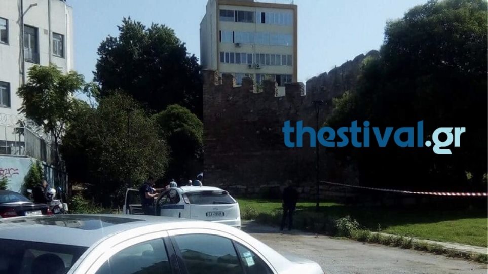 Κρεμάστηκε άντρας στο Δικαστικό Μέγαρο Θεσσαλονίκης - Φωτογραφία 1